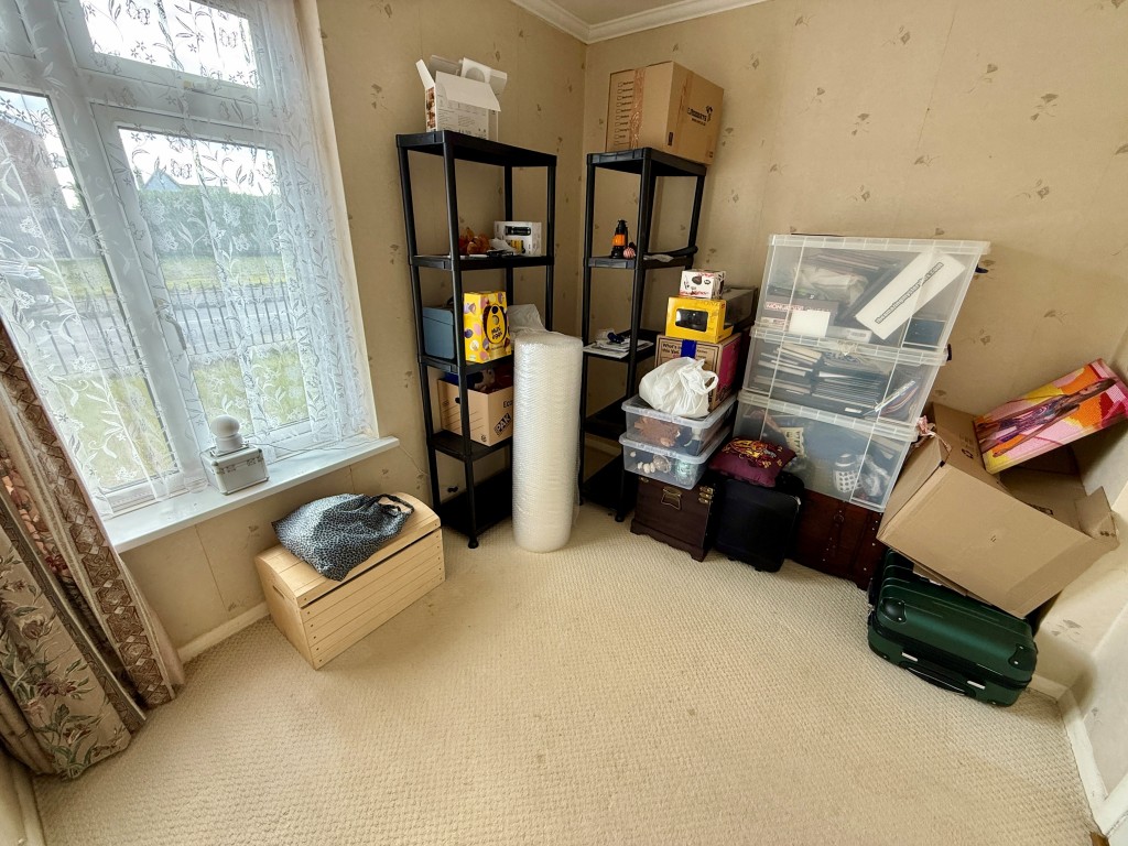 Lot: 106 - THREE-BEDROOM EXTENDED BUNGALOW FOR IMPROVEMENT - Bedroom three